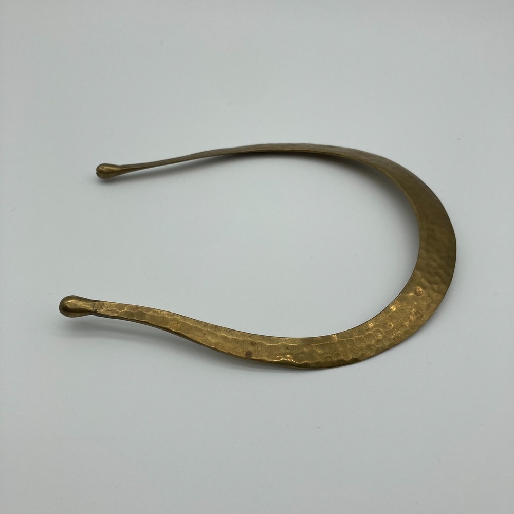 Vintage Hammered Brass Torque Collar Necklace | Mid-Century Modernist Choker - Picture 5 of 9